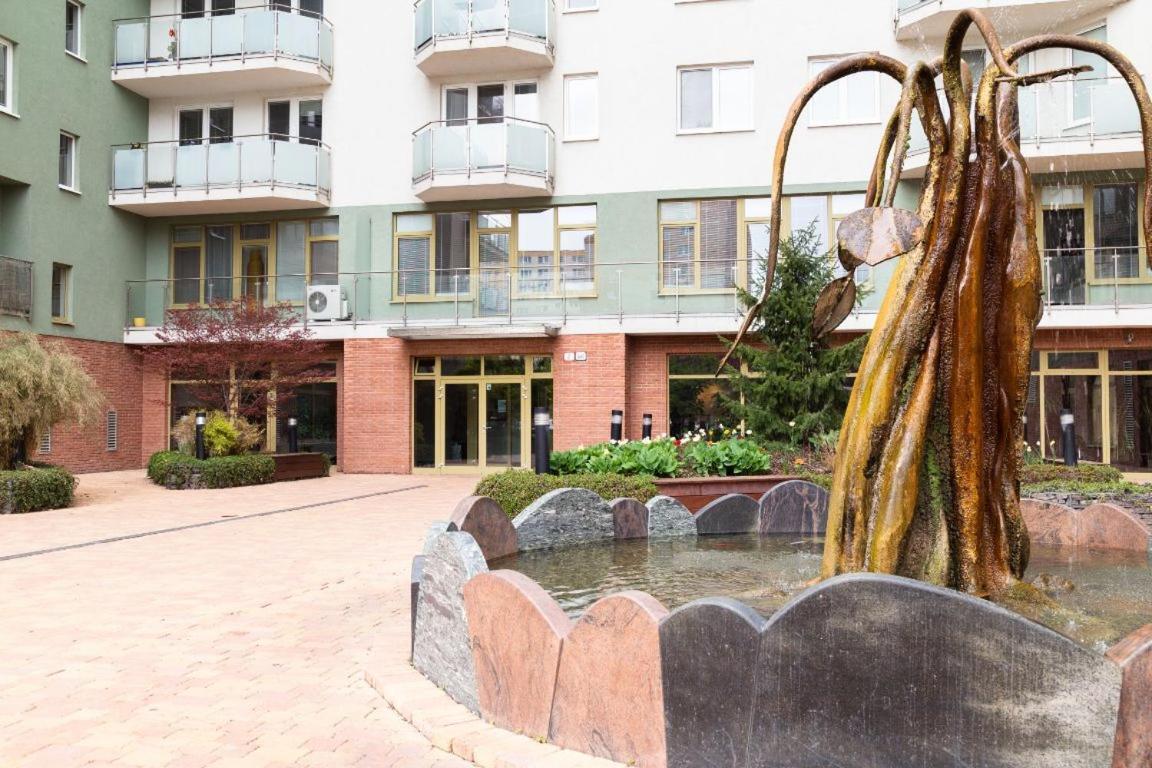 Great Tourist And Business Apartment Near Center Bratislava Exteriör bild