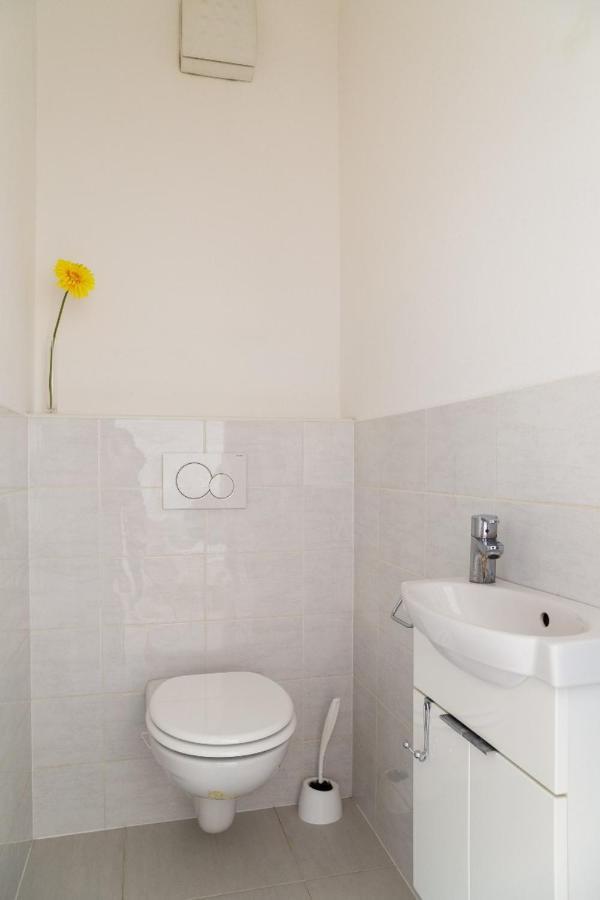 Great Tourist And Business Apartment Near Center Bratislava Exteriör bild