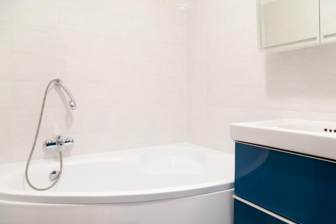 Great Tourist And Business Apartment Near Center Bratislava Exteriör bild