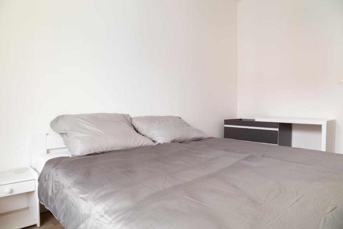 Great Tourist And Business Apartment Near Center Bratislava Exteriör bild