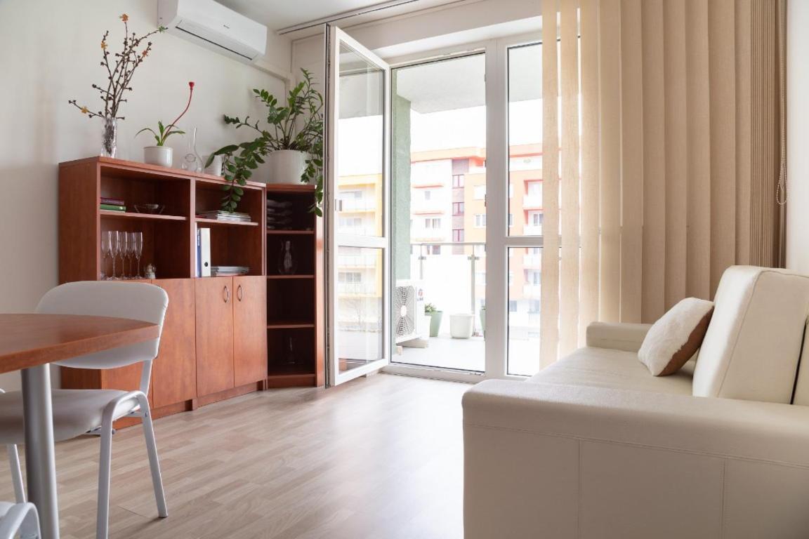Great Tourist And Business Apartment Near Center Bratislava Exteriör bild