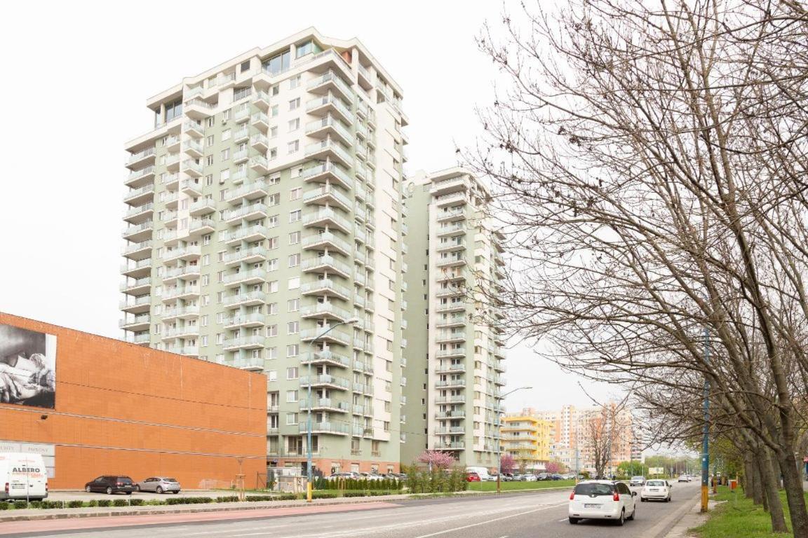 Great Tourist And Business Apartment Near Center Bratislava Exteriör bild